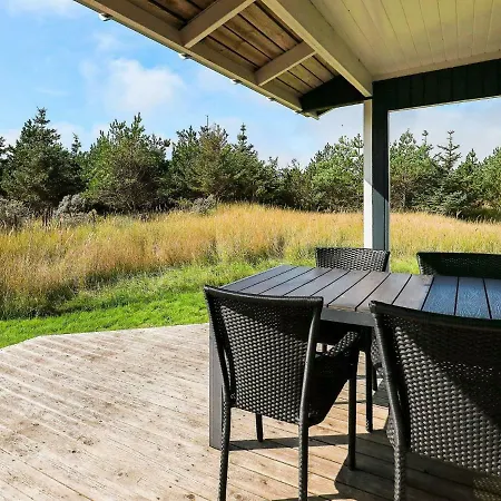 Two-bedroom Holiday In 2 *